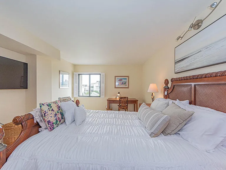 1850 Bay Rd #3G — Photo 8
