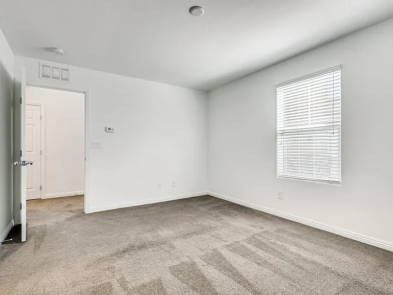 4496 Pencester St — Photo 11