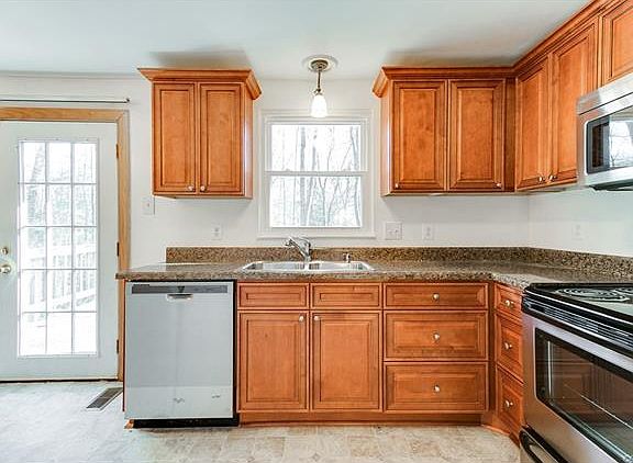 4th image of 8903 Sonnet Hill Ct