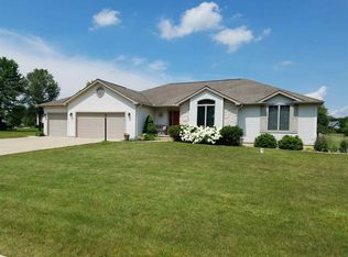 2670 E Muirfield Rd, Winona Lake, IN 46590