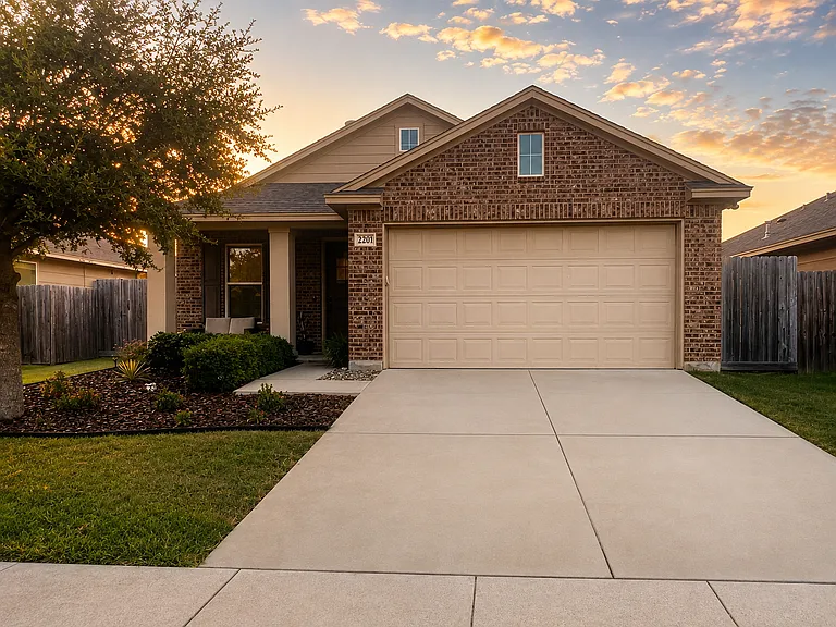 2201 Egret Dr — Photo 1