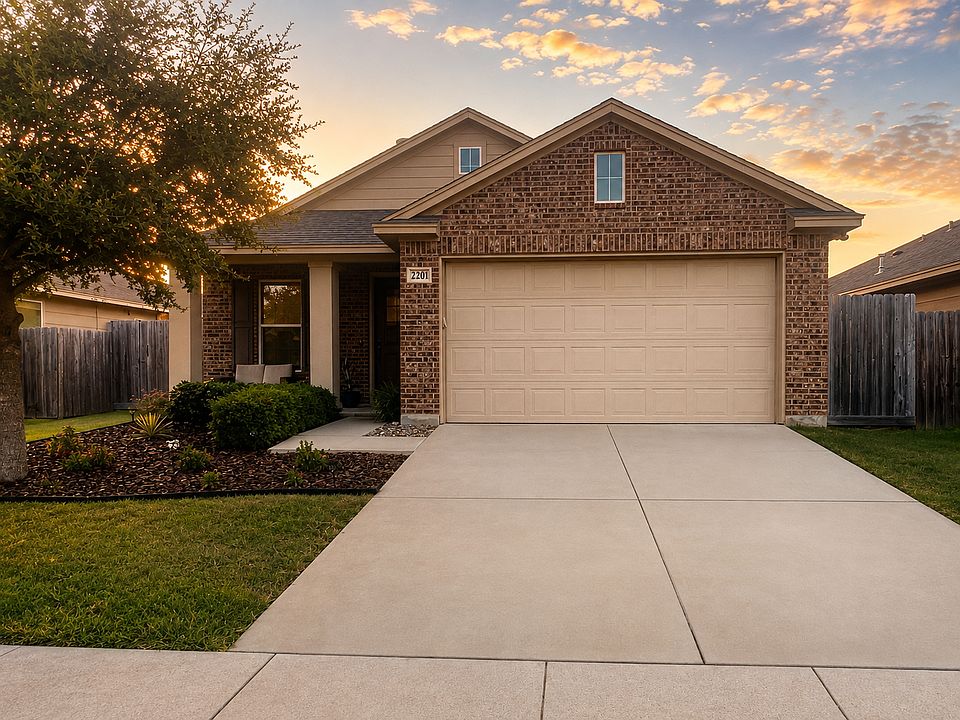 1st image of 2201 Egret Dr