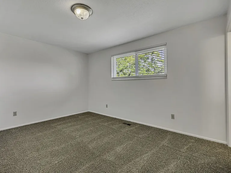 2066 W Quailstone Dr — Photo 22