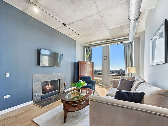 4th image of 720 N Larrabee St APT 1112