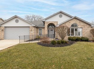 8713 Randolph Ct, Woodridge, IL