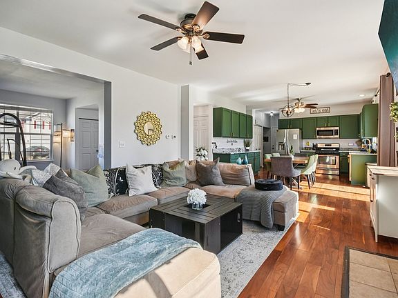 4th image of 6427 Midleton Ln