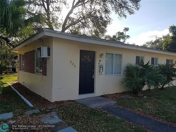2nd image of 300 SW 10th St #300