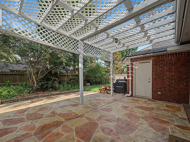 14135 Swallowfield Dr — Photo 41