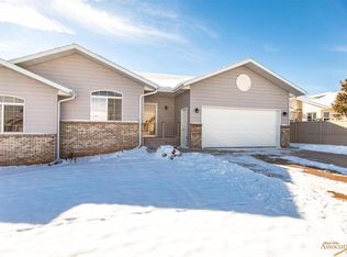 6515 Wellington Dr, Rapid City, SD 57702