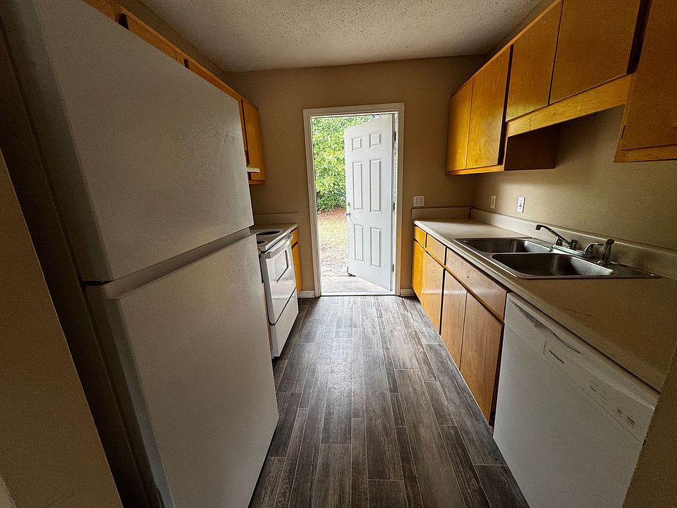 1st image of 3207 E 2nd Ct
