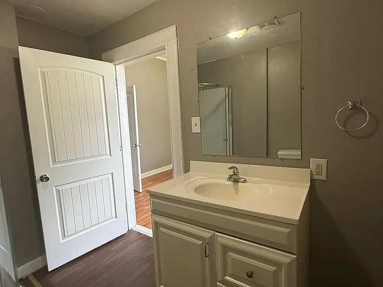 416 W Lombard St — Photo 9