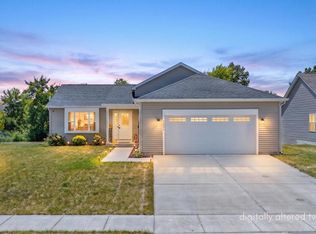 1423 E Longneedle Ln, Elkhorn, WI 53121