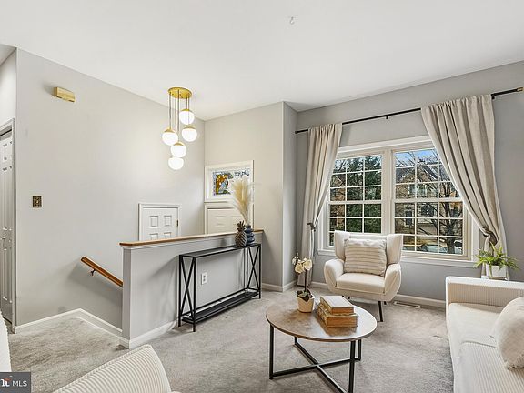 3rd image of 10 Martins Square Ln