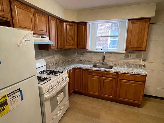 5th image of 805 Latona St