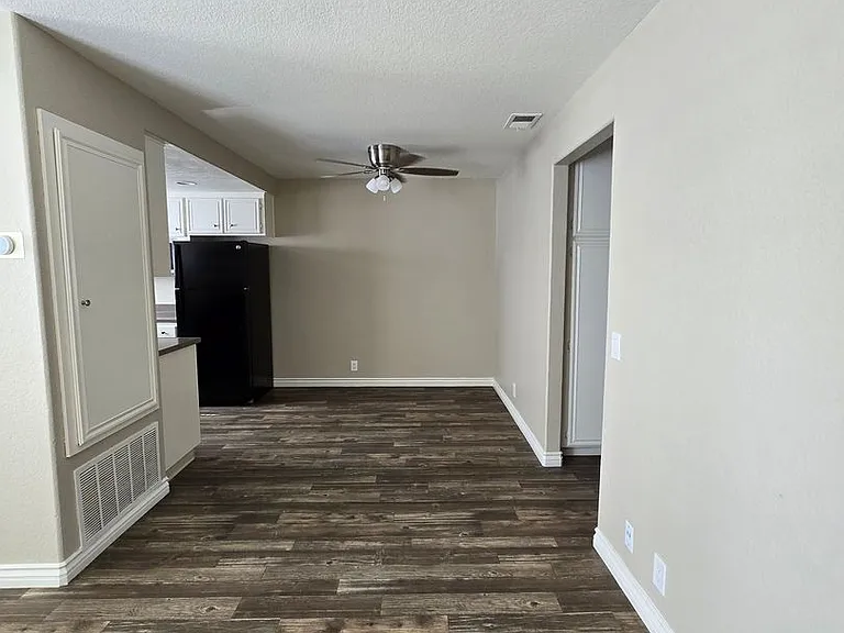 Lakeshore Terrace — Photo 26