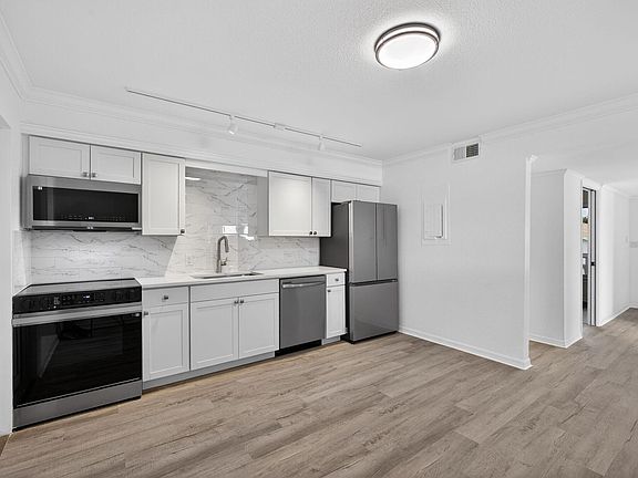 4th image of 624 Southwind Cir APT 4
