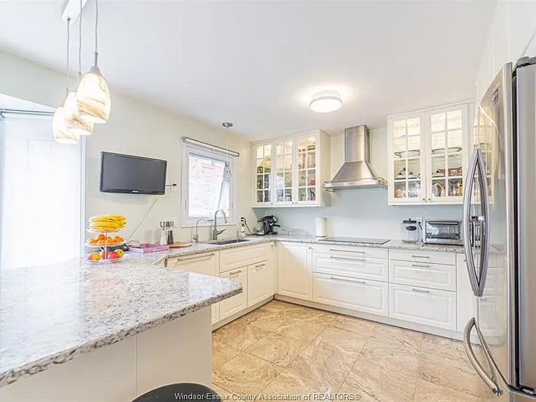 2595 California Ave — Photo 5