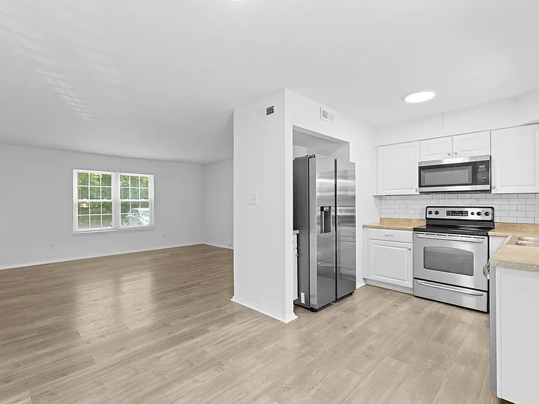 1208 Manassas Ct — Photo 8