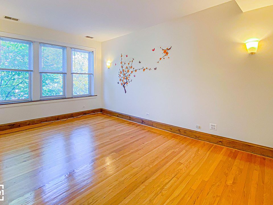 1st image of 3253 W Barry Ave #3