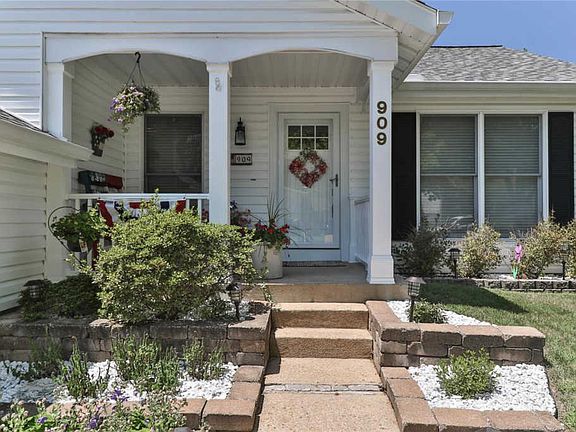 3rd image of 909 Millwood Dr