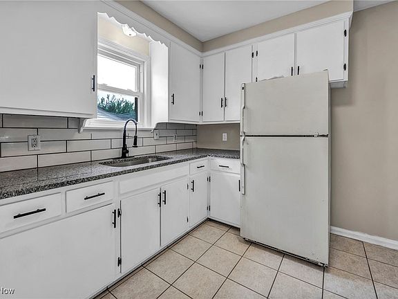2nd image of 15507 Raymond St