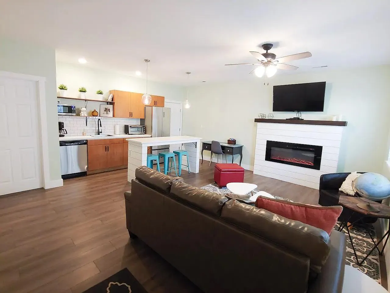 2 bed, 750 sqft, $2,150 — Photo 3