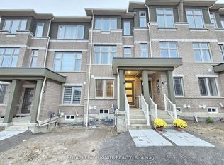 919 Crowsnest Holw, Pickering, ON L1X 0P4