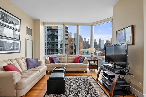 Sold by Damico Group Real Estate | media 2