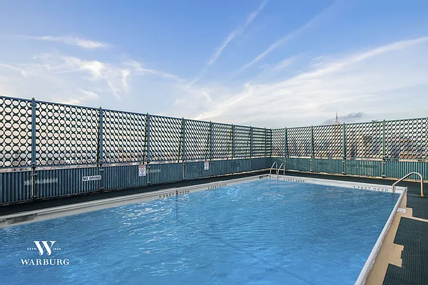 Sold by Warburg | media 22