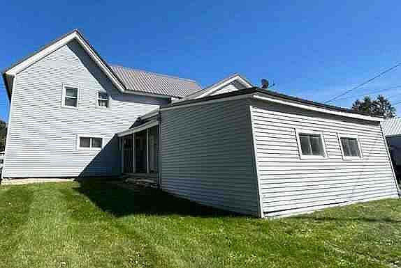 3rd image of 701 Alexandria St