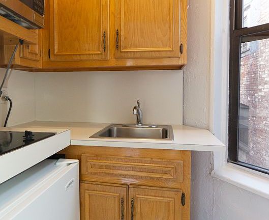 4th image of 55 Morton St #2JR