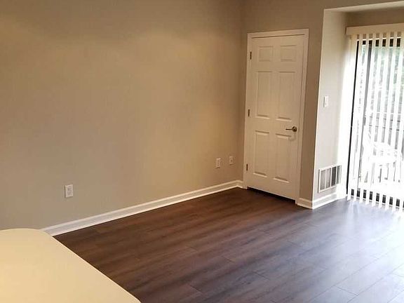 2nd image of 211 Heritage Blvd Ste 401