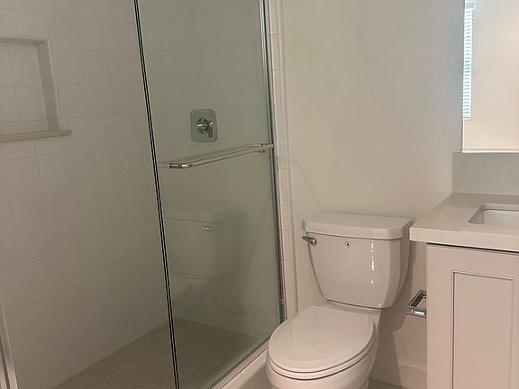 4th image of 484 San Lorenzo Rd