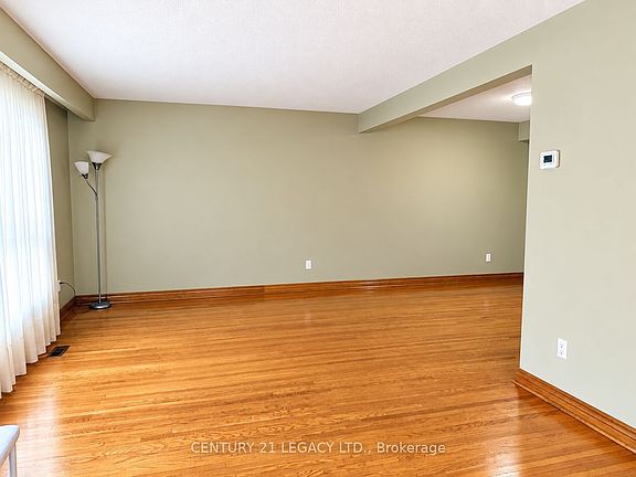 5th image of 25 Edenborough Dr