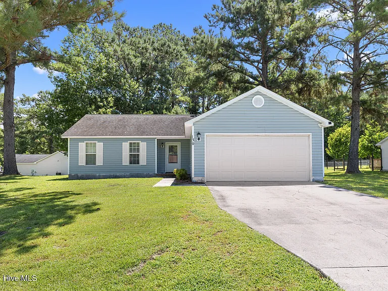 130 Sweetwater Dr — Photo 1