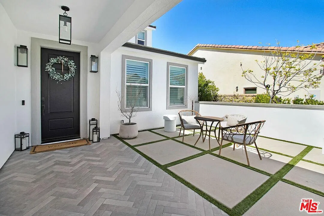 6 bed, 4289 sqft, $10,750 — Photo 3