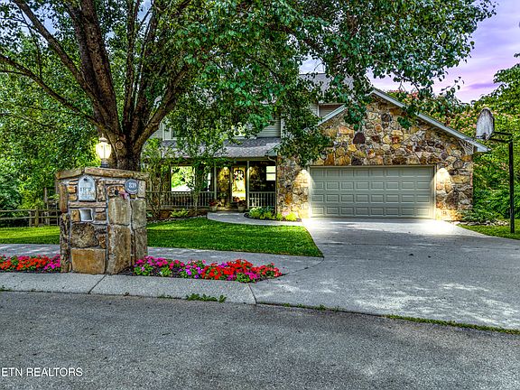 2nd image of 839 Somerset Dr