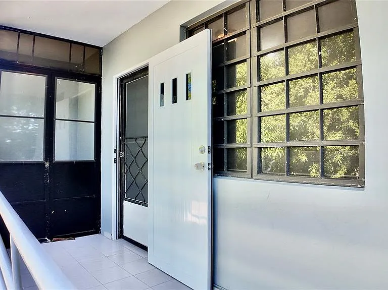 115 Sea Beach Dr — Photo 4