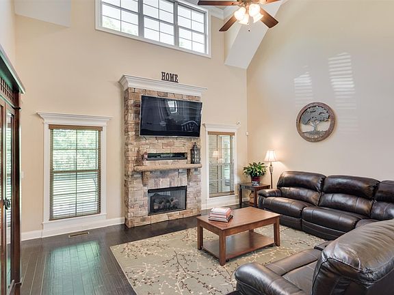 3rd image of 3220 Hawks Creek Dr
