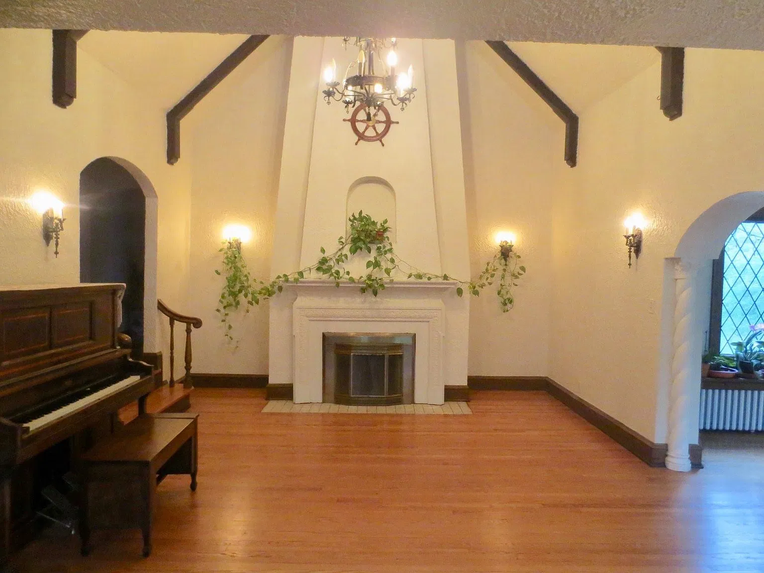5 bed, 3000 sqft, $2,900 — Photo 3
