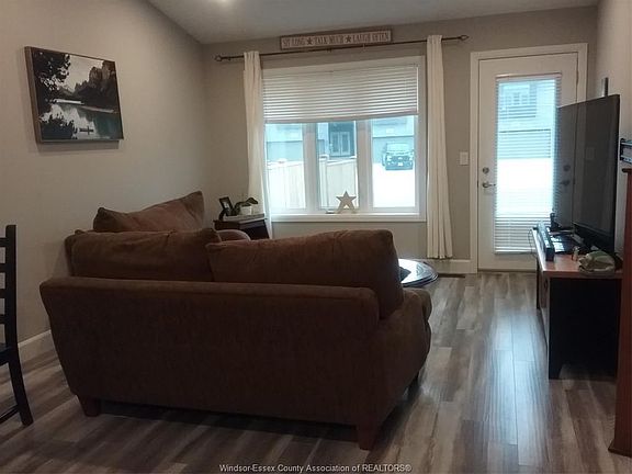 2nd image of 3614 Hallee Cres