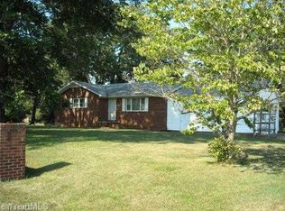 325 NE Knight Rd, Summerfield, NC 27358