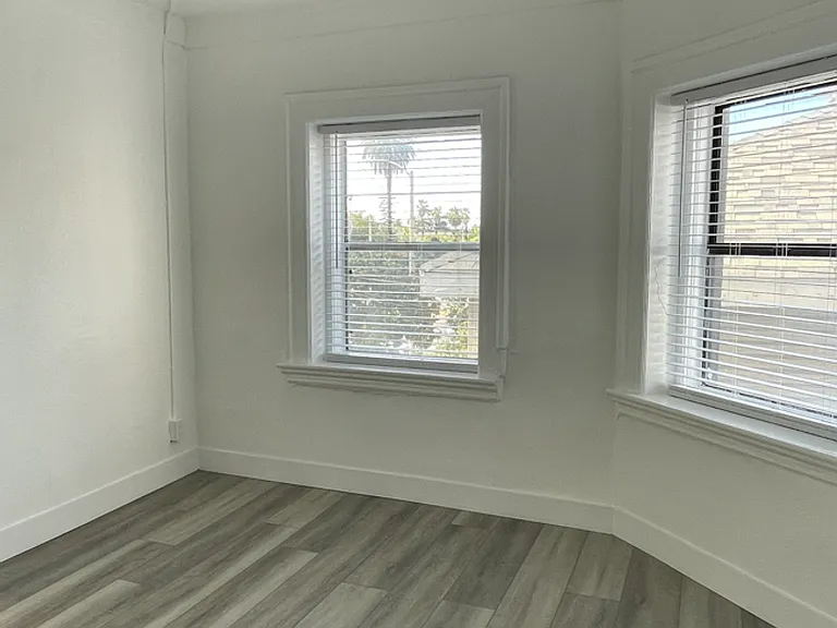 Catalina Court — Photo 22