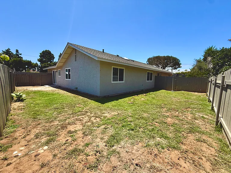 952 Pine Ave #D — Photo 18