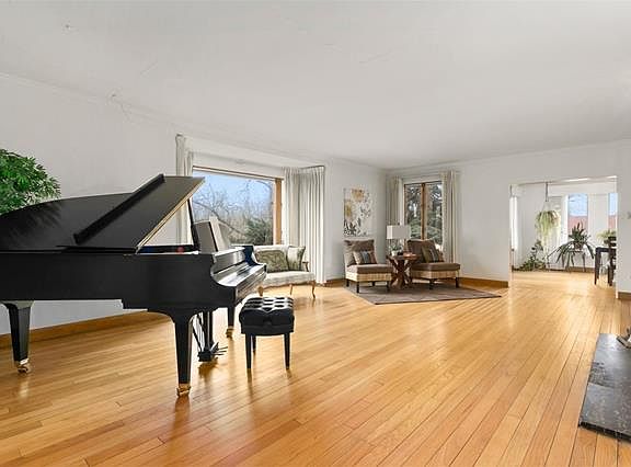 3rd image of 865 N Josephine St