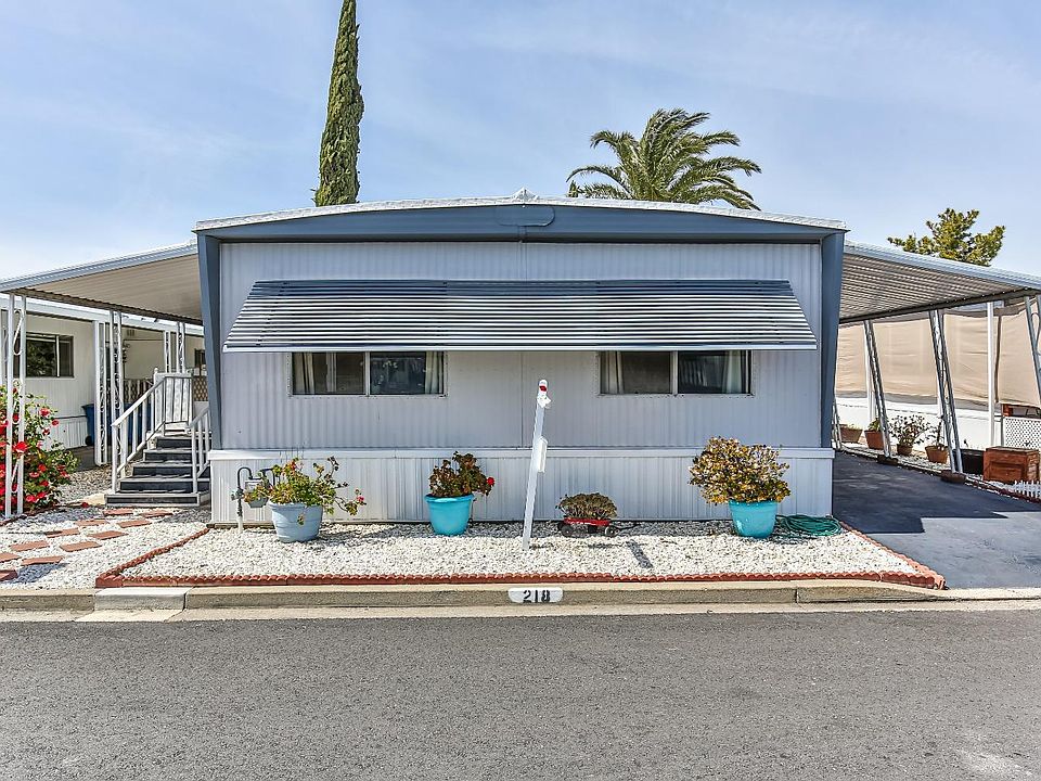 1st image of 218 Club House Dr