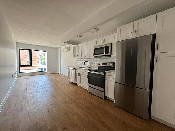 2nd image of 375 Grove St #4G