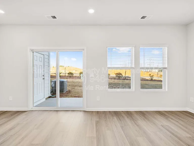 4110 County Down Ave — Photo 6