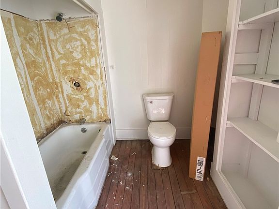5th image of 440 Miami St