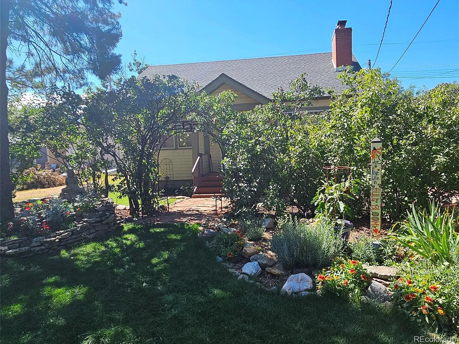 3 bed, 1.0 bath, 985 sqft, $1,785 — Photo 2